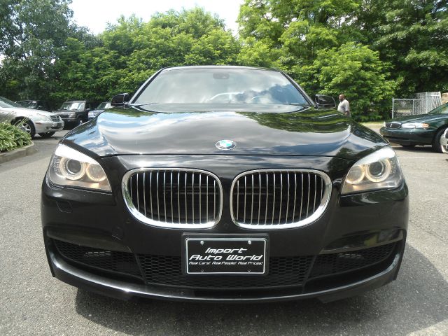 2011 BMW 7 series XLE Sedan 4D