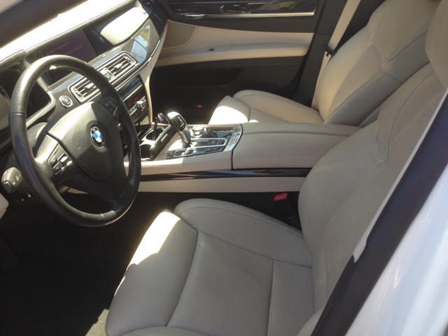 2011 BMW 7 series XLE Sedan 4D