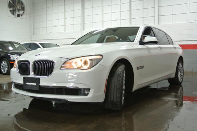 2011 BMW 7 series XLE Sedan 4D