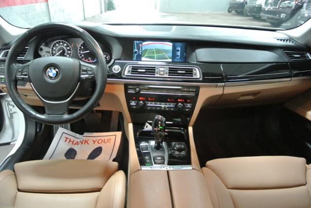 2011 BMW 7 series XLE Sedan 4D