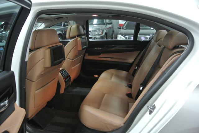 2011 BMW 7 series XLE Sedan 4D