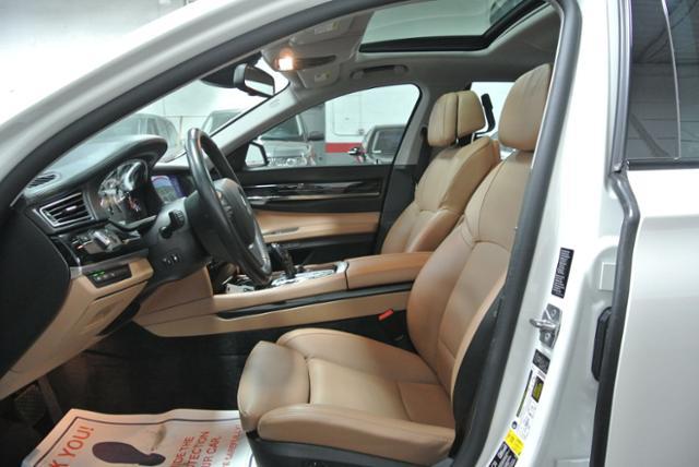 2011 BMW 7 series XLE Sedan 4D