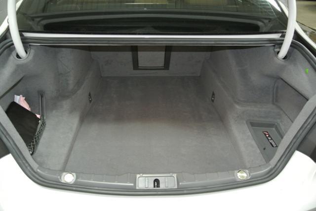 2011 BMW 7 series XLE Sedan 4D