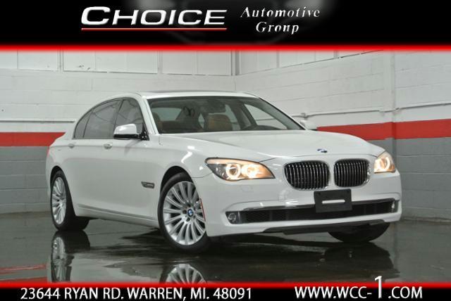 2011 BMW 7 series XLE Sedan 4D