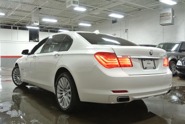 2011 BMW 7 series XLE Sedan 4D