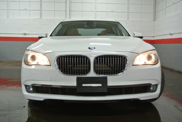 2011 BMW 7 series XLE Sedan 4D