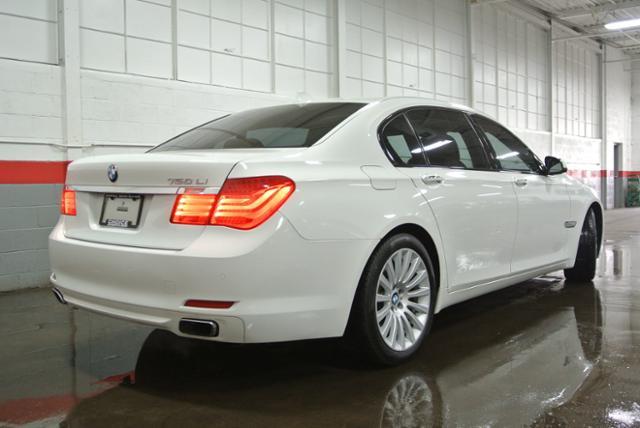 2011 BMW 7 series XLE Sedan 4D