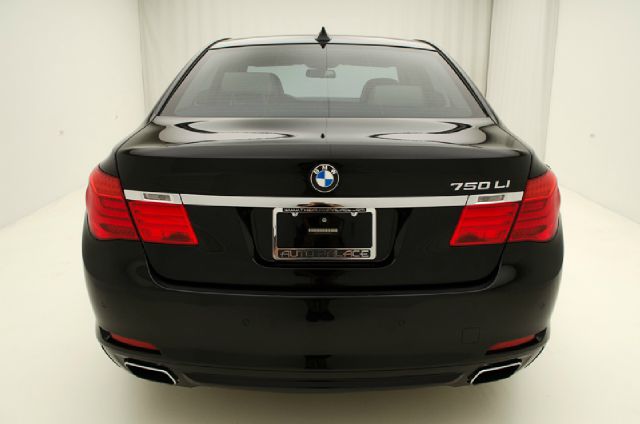 2011 BMW 7 series XLE Sedan 4D