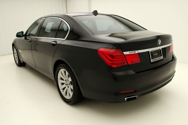 2011 BMW 7 series XLE Sedan 4D