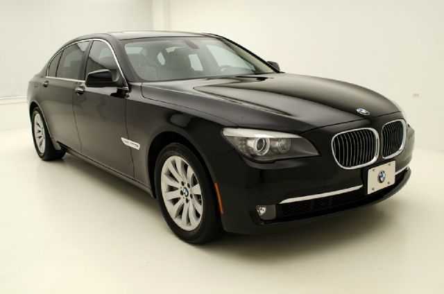 2011 BMW 7 series XLE Sedan 4D