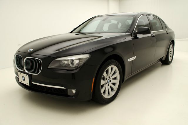 2011 BMW 7 series XLE Sedan 4D