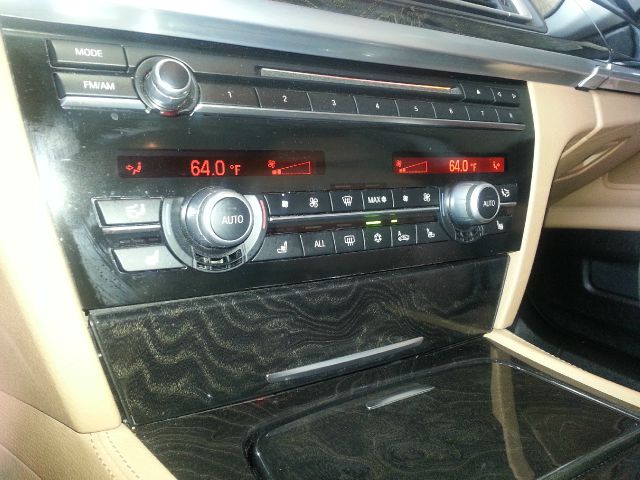 2012 BMW 7 series XLE FULL Loadedwhy PAY MORE Sedan