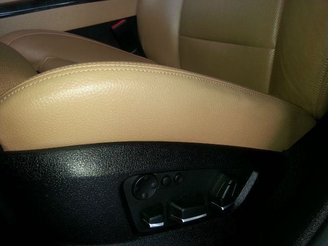 2012 BMW 7 series XLE FULL Loadedwhy PAY MORE Sedan