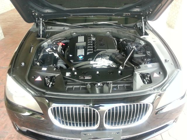 2012 BMW 7 series XLE FULL Loadedwhy PAY MORE Sedan