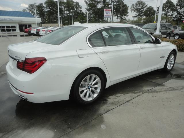 2013 BMW 7 series XLE FULL Loadedwhy PAY MORE Sedan