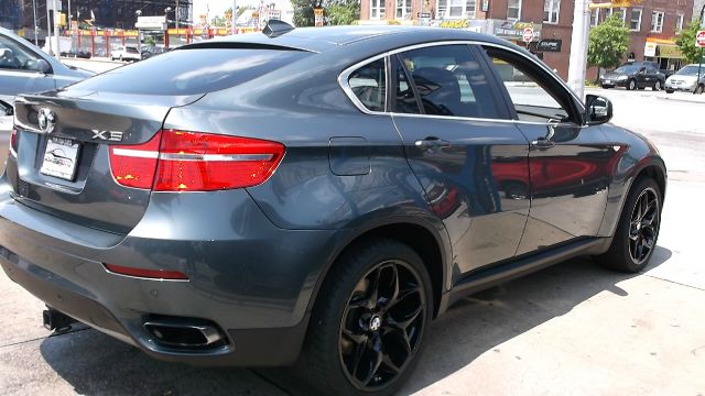 2011 BMW X6 1999 Toyota CE