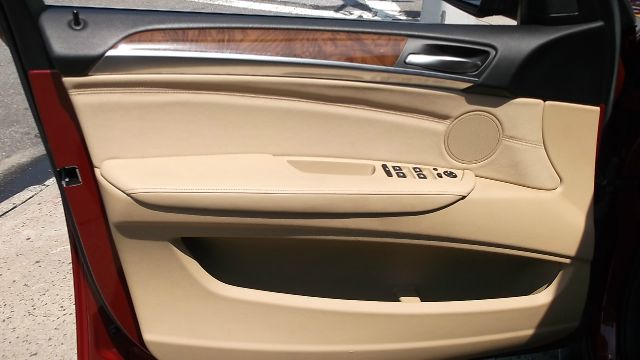 2011 BMW X6 1999 Toyota LE