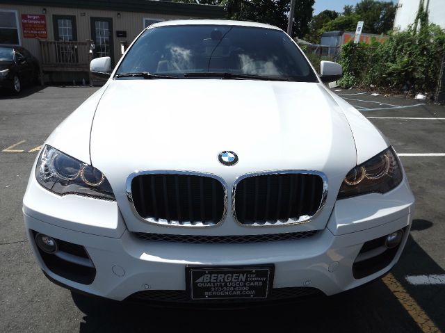2013 BMW X6 LS/ 9 Passenger