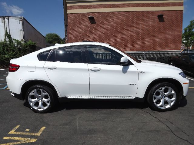 2013 BMW X6 LS/ 9 Passenger
