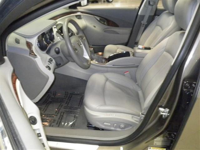 2010 Buick LaCrosse Touring / Signature Editi