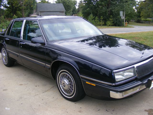 1990 Buick LeSabre SLT 25
