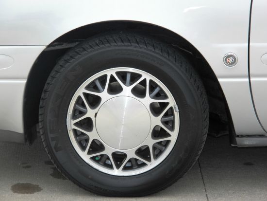 2003 Buick LeSabre SLT 25