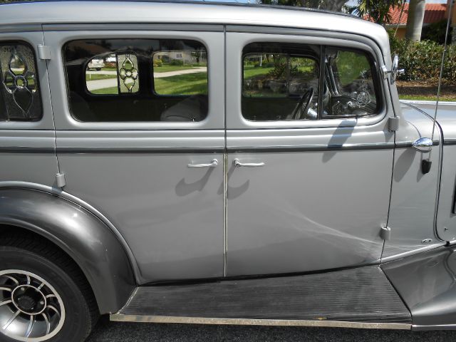 1933 Buick Model 57 EXT CAB 4WD 144.2w