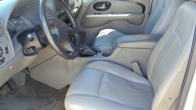 2004 Buick Rainier Limited-sunroof-4wd-2nd Bench-leather-cd/tape
