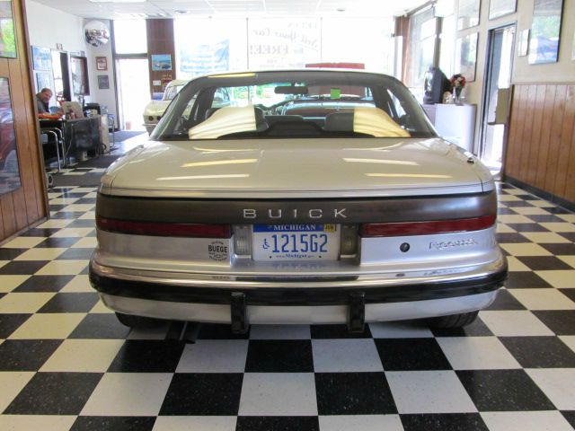 1990 Buick Reatta 4dr 2.5L Turbo W/sunroof/3rd Row AWD SUV