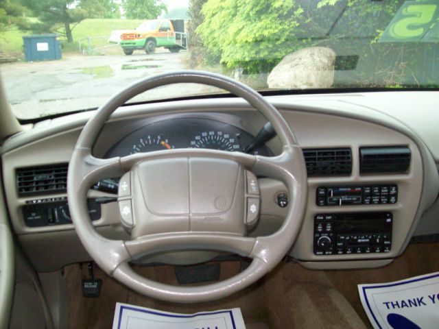 1996 Buick REGAL 4dr Sdn GXE Auto