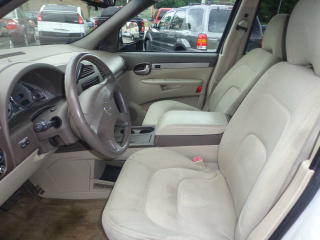2005 Buick Rendezvous GS 460 Sedan 4D