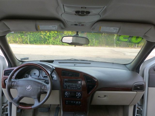 2005 Buick Rendezvous GS 460 Sedan 4D