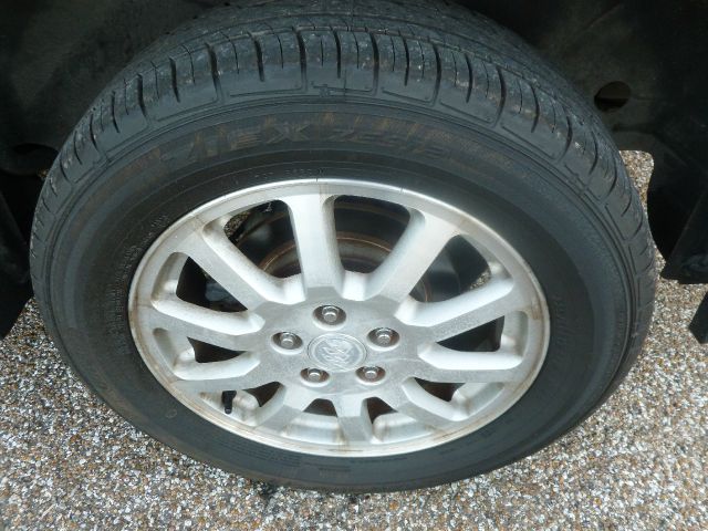 2005 Buick Rendezvous GS 460 Sedan 4D