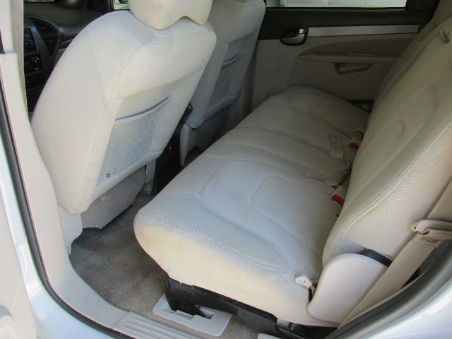 2005 Buick Rendezvous GS 460 Sedan 4D