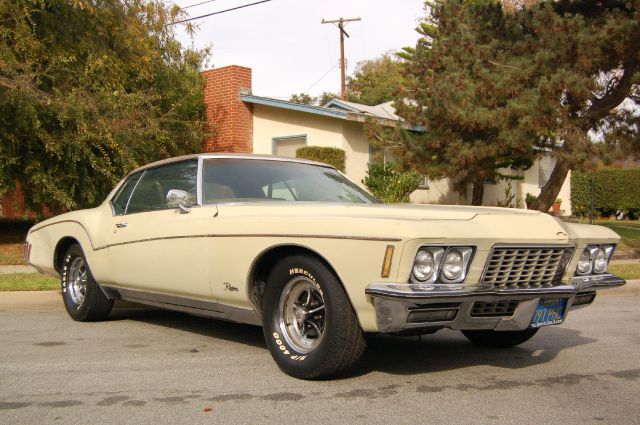 1972 Buick Riviera 4dr CX FWD
