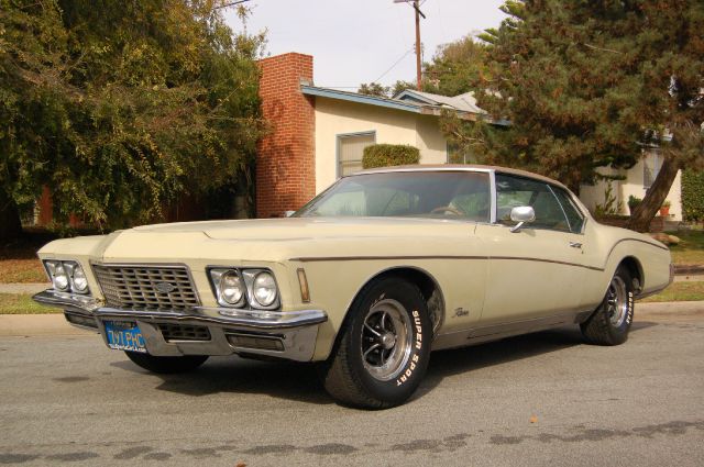 1972 Buick Riviera 4dr CX FWD