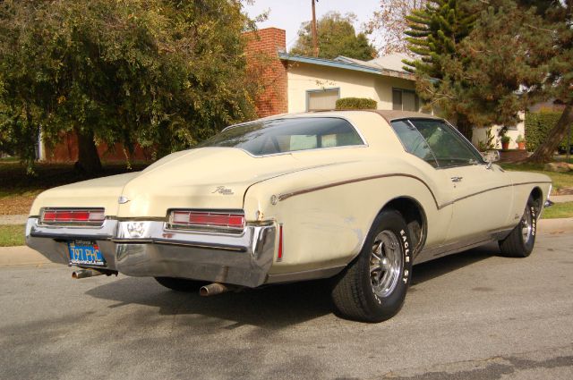 1972 Buick Riviera 4dr CX FWD