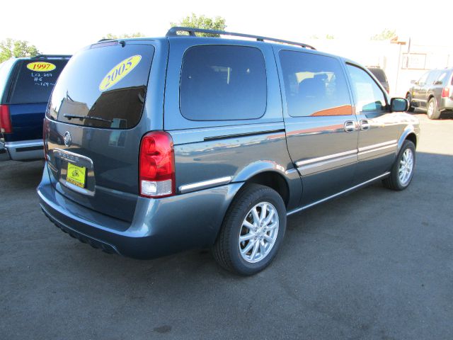 2005 Buick Terraza GS 460 Sedan 4D