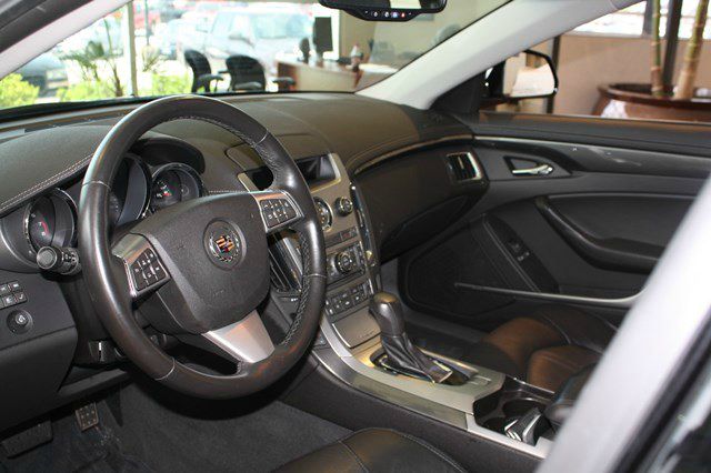 2010 Cadillac CTS 2010 Volkswagen SE