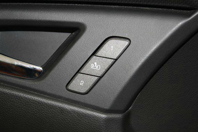 2010 Cadillac CTS 2010 Volkswagen SE