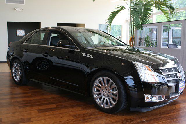 2010 Cadillac CTS 2010 Volkswagen SE