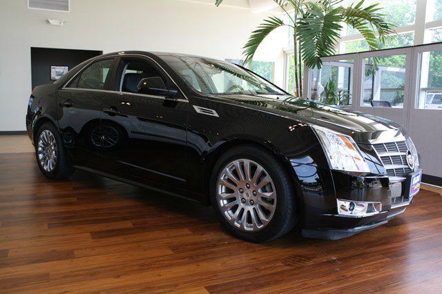 2010 Cadillac CTS 2010 Volkswagen SE