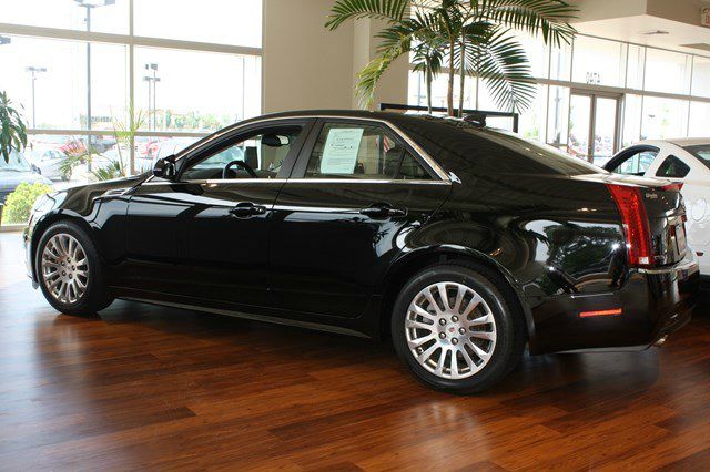 2010 Cadillac CTS 2010 Volkswagen SE