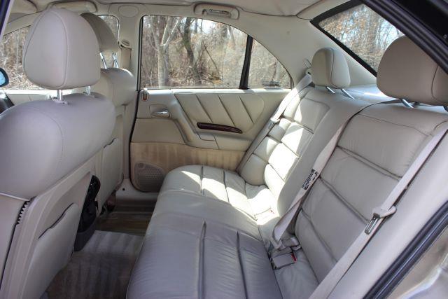 1998 Cadillac Catera L.T. 4-w.d. 5.3L