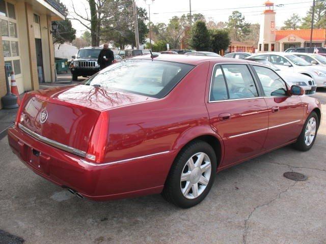 2006 Cadillac DTS 4dr Sdn SES Standard FFV