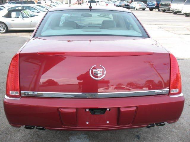 2006 Cadillac DTS 4dr Sdn SES Standard FFV