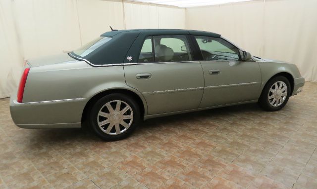 2006 Cadillac DTS T6 Sport Utility 4D