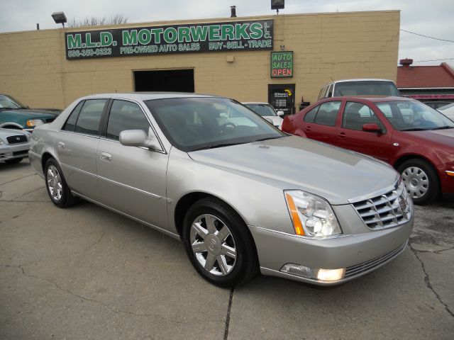 2006 Cadillac DTS 4dr Sdn I4 CVT Ltd Avail