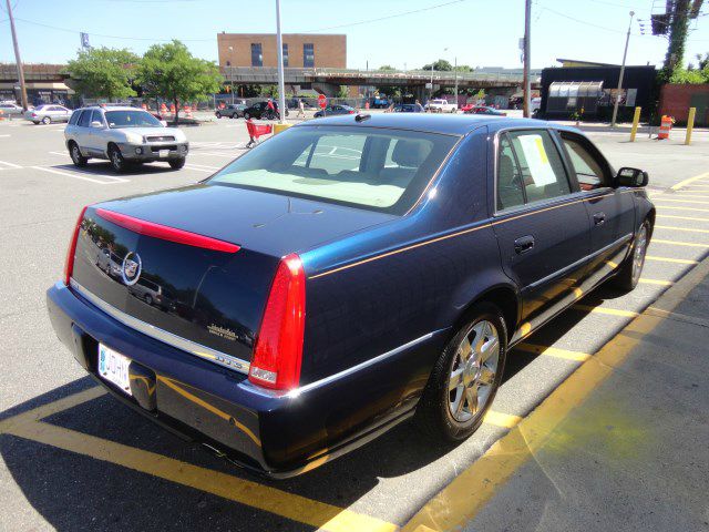 2006 Cadillac DTS 4dr Sdn Auto Base