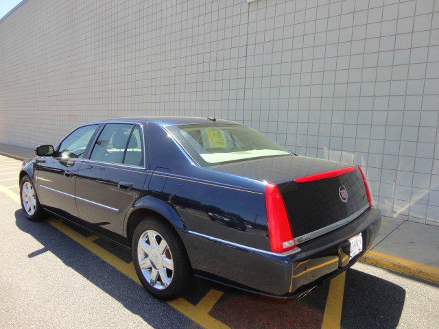 2006 Cadillac DTS 4dr Sdn Auto Base